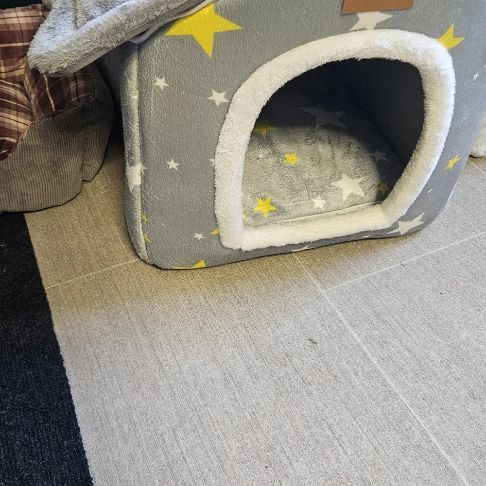 Gray Starry Pet House Never Used. Dogs Or Cats. Zipper Together. Folds Down